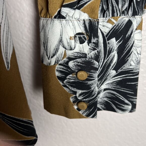 Who What Wear Sz M Long Sleeve Floral Peplum Blouse Asymmetrical Buttons Mustard - Picture 6 of 11